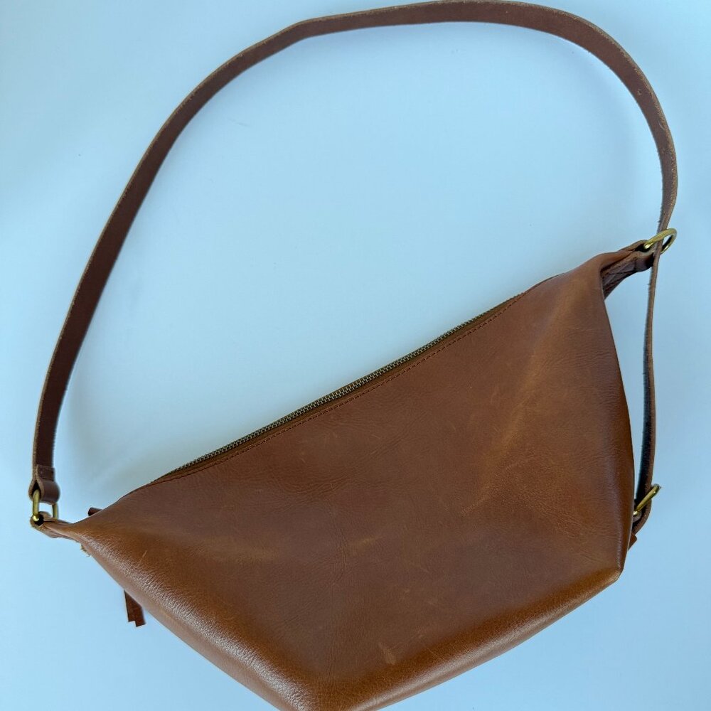 Madewell Leather Sling Bag in English Saddle